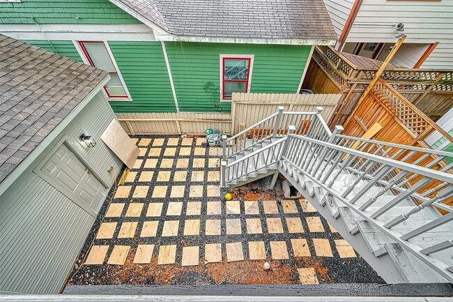 Building Photo - 406 Pecore St