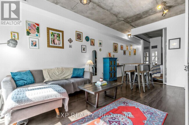 Photo du bâtiment - 8 Gladstone Ave