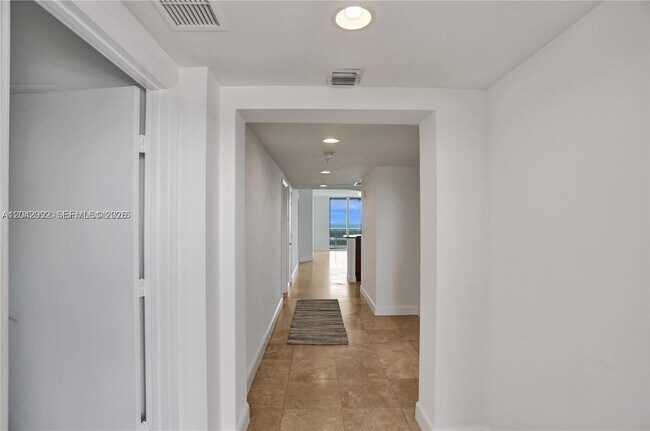 Building Photo - 15051 Royal Oaks Ln