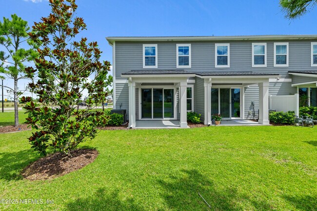Building Photo - 180 Brandon Lks Dr