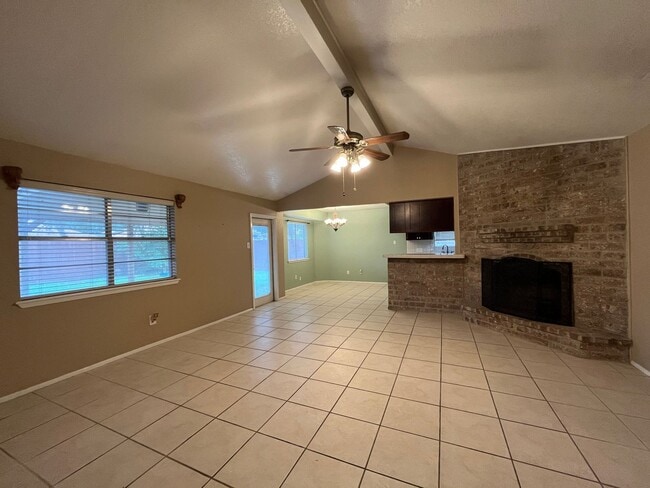 Foto del edificio - 2118 Meadowgrove Dr