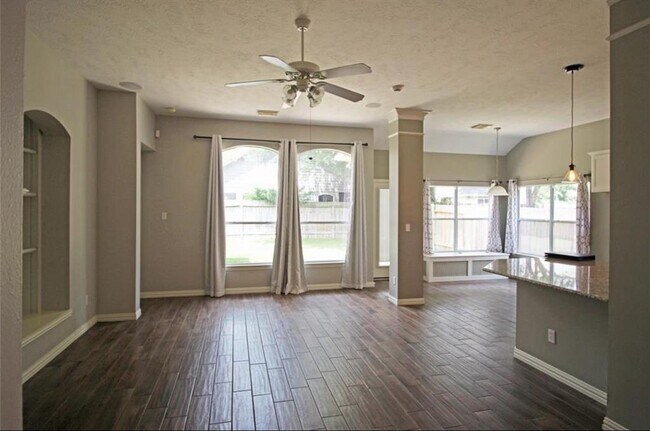 Foto del edificio - 13023 Oakwood Manor Dr