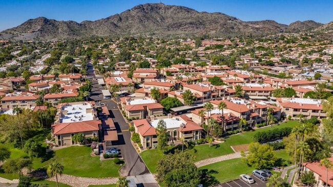 Vista aérea del complejo turístico - 10410 N Cave Creek Rd