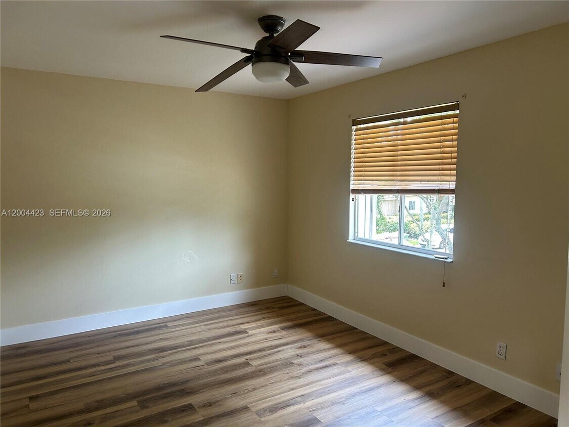 Foto del edificio - 15851 SW 10th St