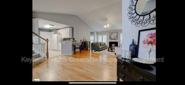 Foto del edificio - 102 Mystic Ct