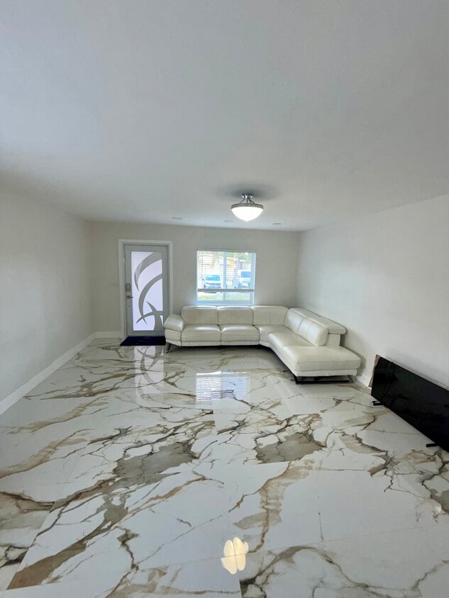 Photo - 7262 NW 3rd St (Miami, FL)