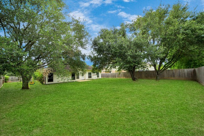 Foto del edificio - 10214 White Oak Trail Ln