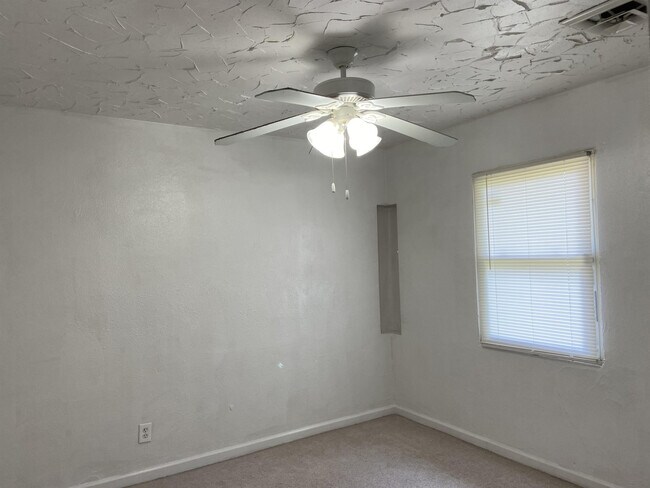 Building Photo - 711 Pershing St