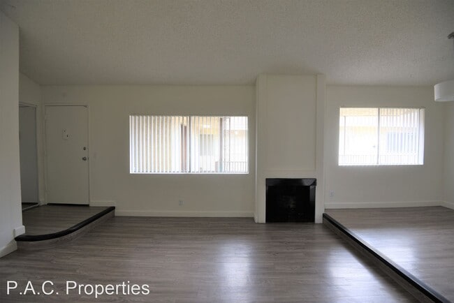 Building Photo - 2 br, 2 bath Apartment - 21018 Gresham Str...
