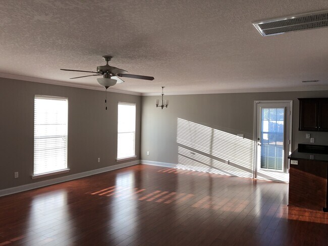 Foto del edificio - FOR RENT