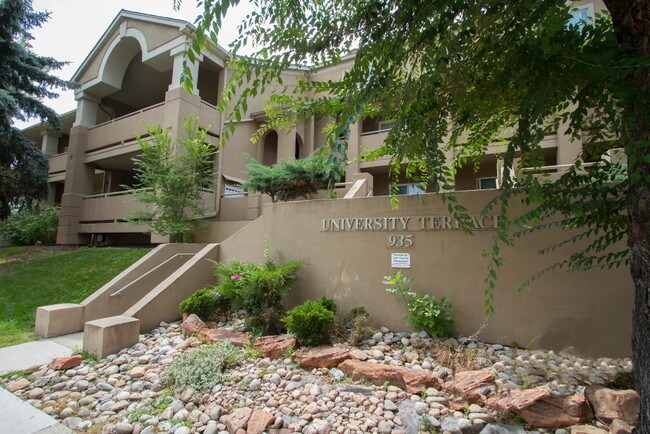 Across the street from campus! - 935 Broadway St