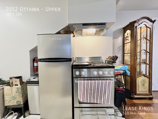 Photo du bâtiment - 1 Bed 1 Bath Upper on Ottawa - All Inclusi...