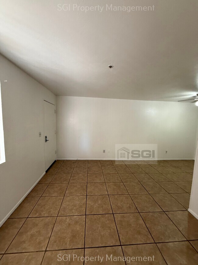 Foto del edificio - 12123 W Bell Rd