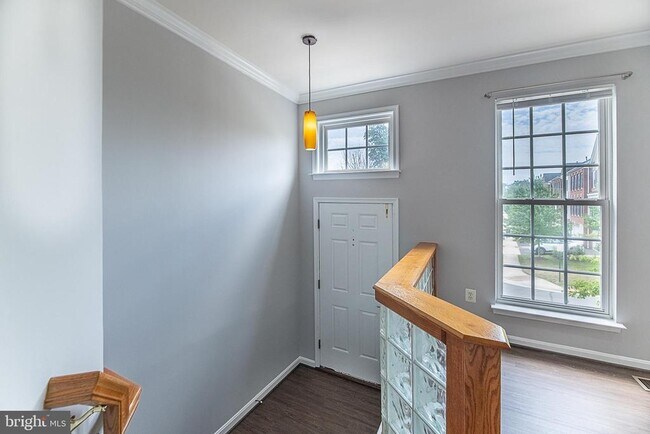 Building Photo - 24635 Kings Canyon Square