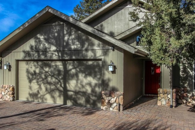 Building Photo - Williamson Valley Home