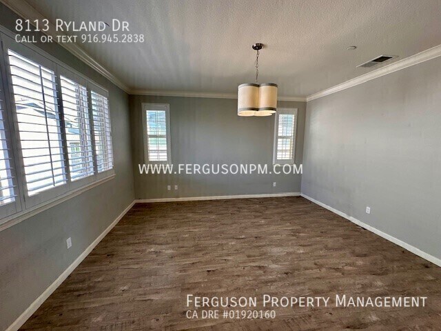 Foto del edificio - 8113 Ryland Dr