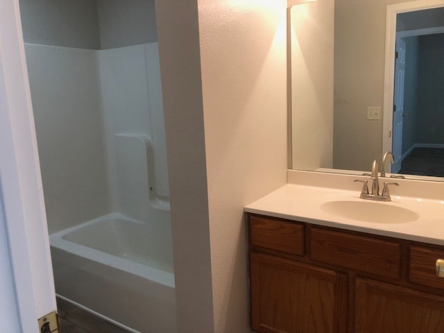 Spacious Hall Full Bath - 1699 Cherokee Rd