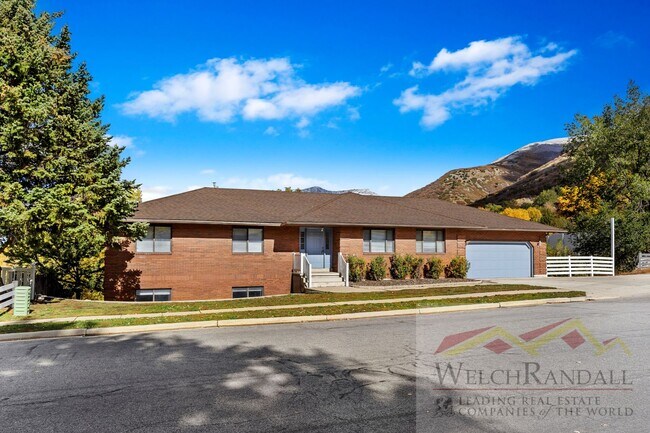 Foto del edificio - 6 Bedroom 4 Bath Layton Home