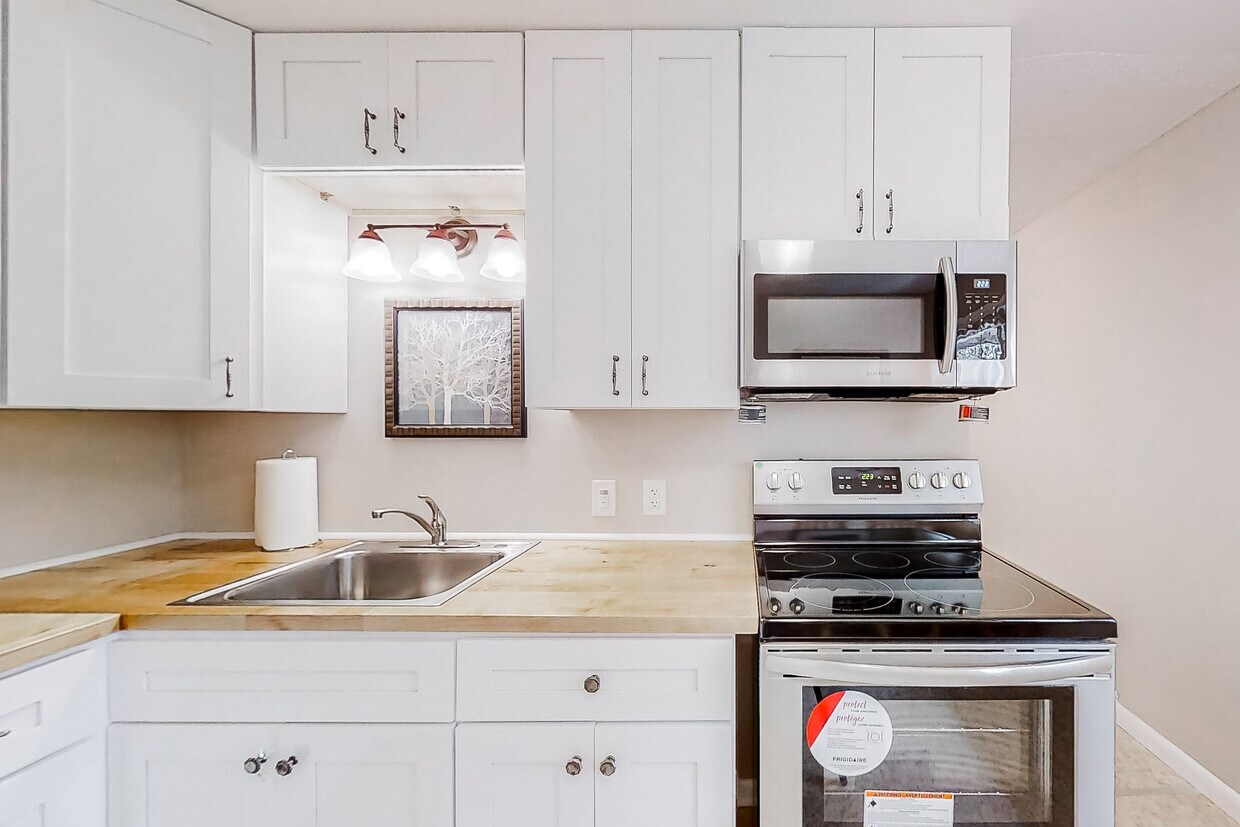 116 Industrial Blvd, Gainesville, GA 30501 House Rental in