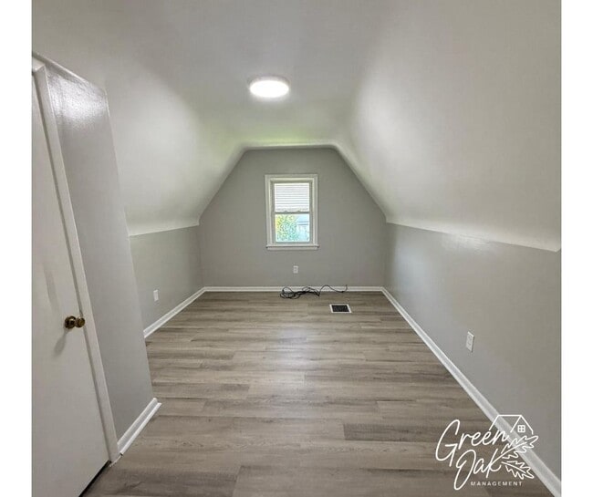 Building Photo - 12817 Oakview Blvd