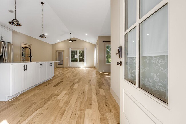 Building Photo - 40 Rangeley Dr