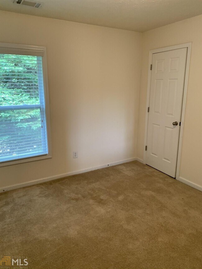 Building Photo - 145 Laurelton Cir