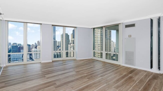 Building Photo - 345 N La Salle Dr