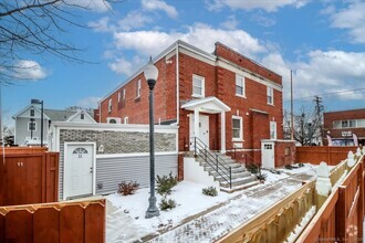 Building Photo - 337 Main St