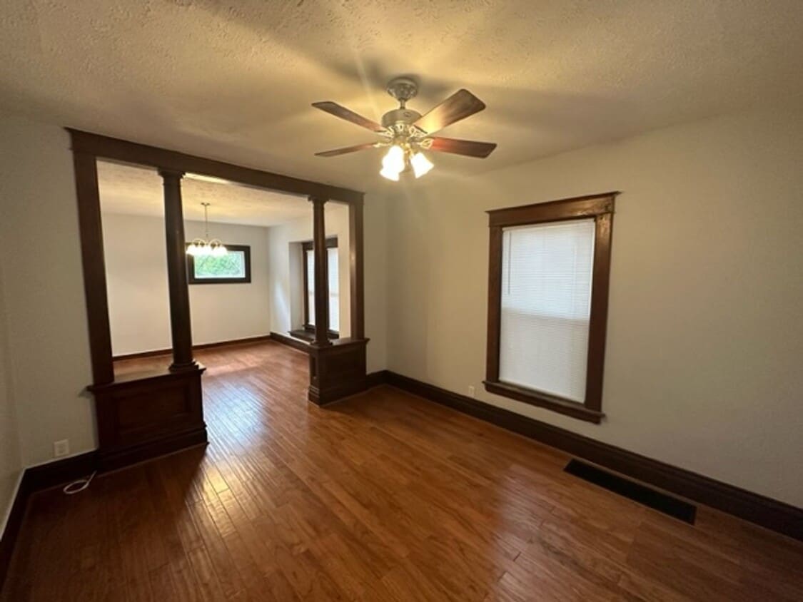 Foto principal - 1217 March St