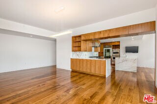 Foto del edificio - 1 W Century Dr