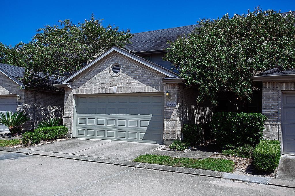 Primary Photo - 2927 Meadowglen Cv