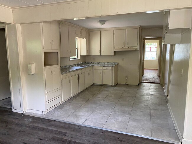 Building Photo - Housing Sec 8 approved