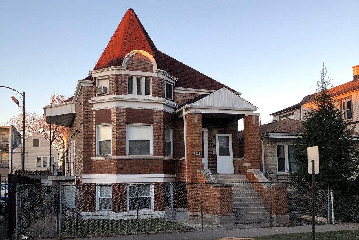 5122 30th Pl Unit 2, Cicero, IL 60804 Room for Rent in Cicero, IL