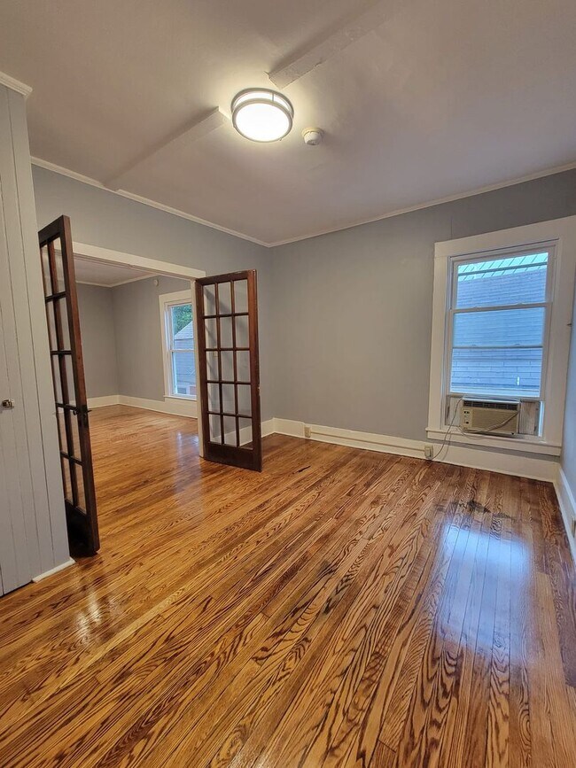 Building Photo - 108 2nd St