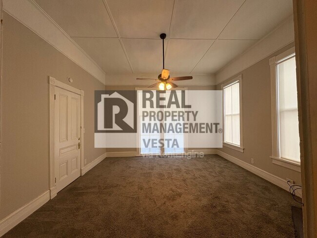 Building Photo - 384 Spring St