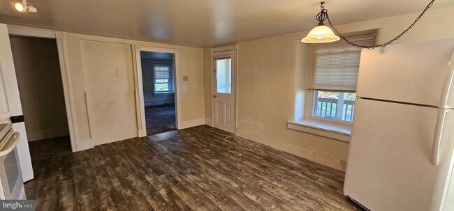 Foto del edificio - 636 Blooming Glen Rd