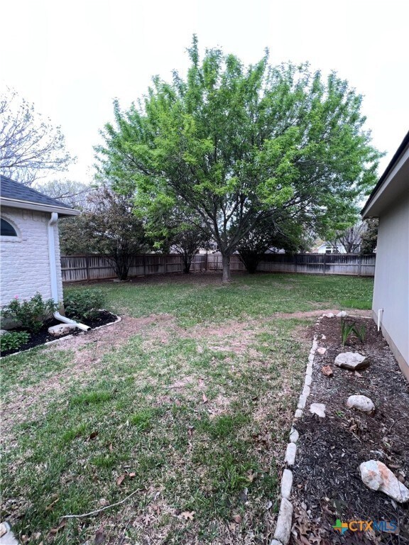 Foto del edificio - 1734 Oak Forest Dr