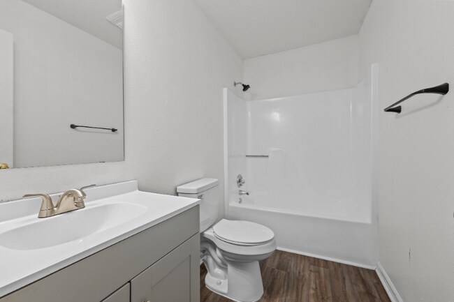 Building Photo - 1022 Fir Pl