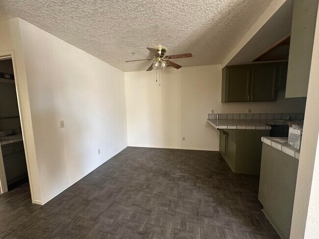 Building Photo - 16086 Green Hill Dr