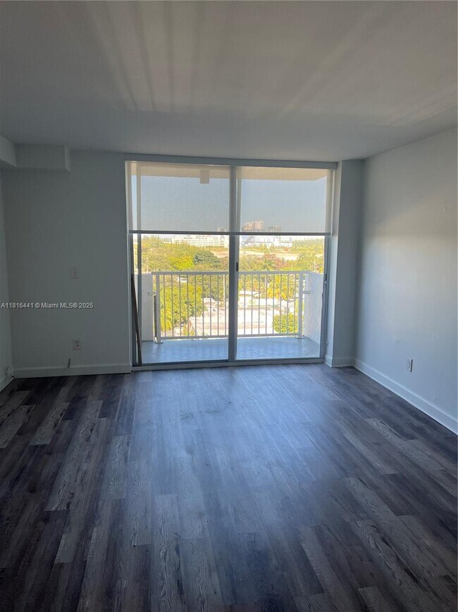 Foto del edificio - 2020 NE 135th St