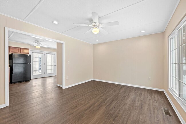 Building Photo - 3 bedroom, 2 bath rancher in West Knoxville!