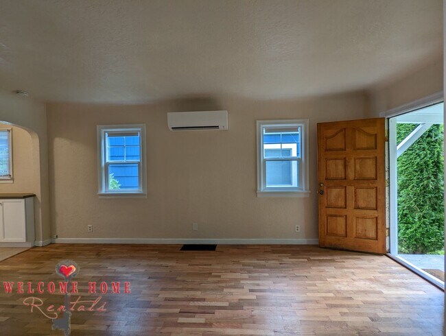 Foto del edificio - ADORABLE Olympia classic home with AIR CONDITIONING!!!