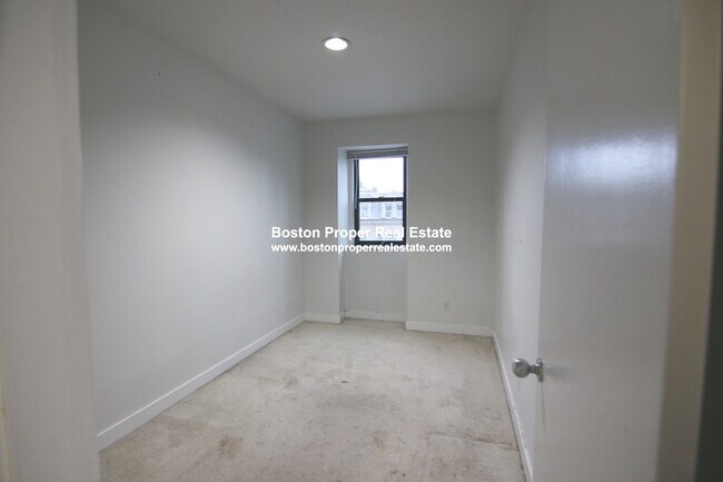 Building Photo - 548 Columbus Ave