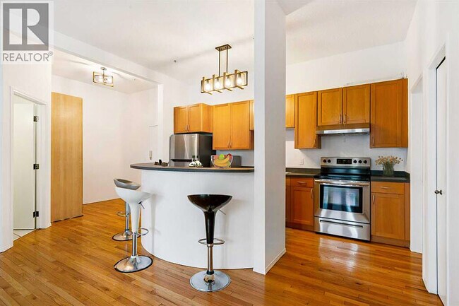 Photo du bâtiment - 1410 2 St SW