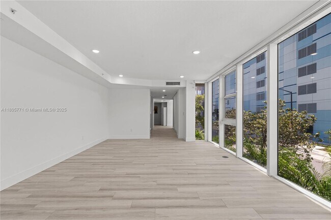 Foto del edificio - 600 NE 27th St