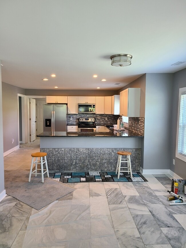 Building Photo - Country Living 3 Bed 2 Bath