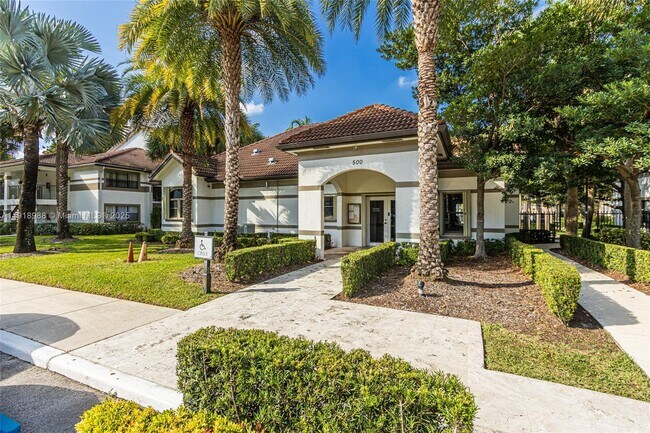 Foto del edificio - 650 S Park Rd