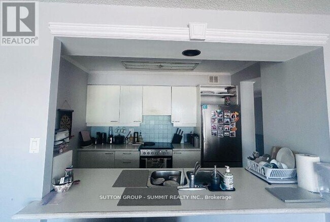 Photo du bâtiment - 50 Eglinton Ave W