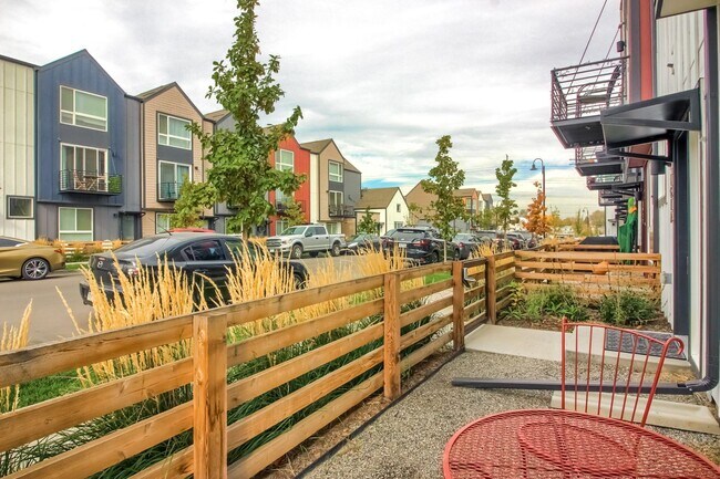 Building Photo - 3 Bedroom townhome in Lakewood