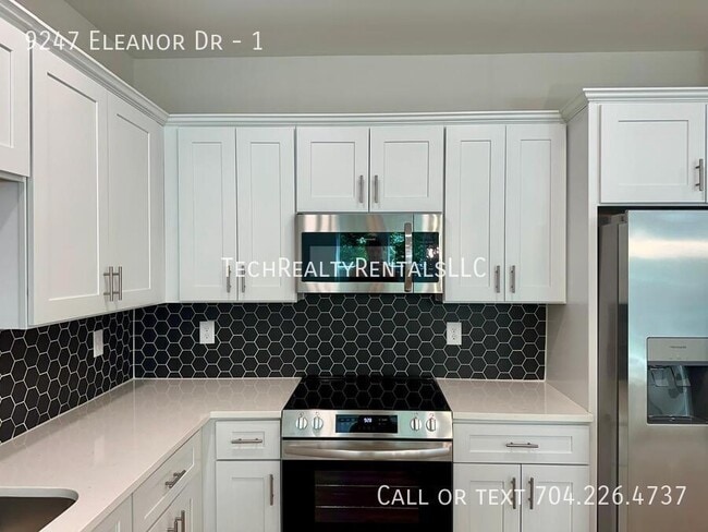 Foto del edificio - 9247 Eleanor Dr